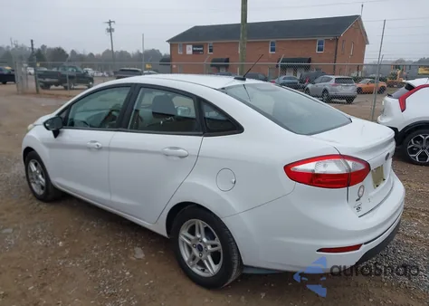 2018 Ford Fiesta Se z USA, uszkodzony, nr VIN 3FADP4BJ5JM133447